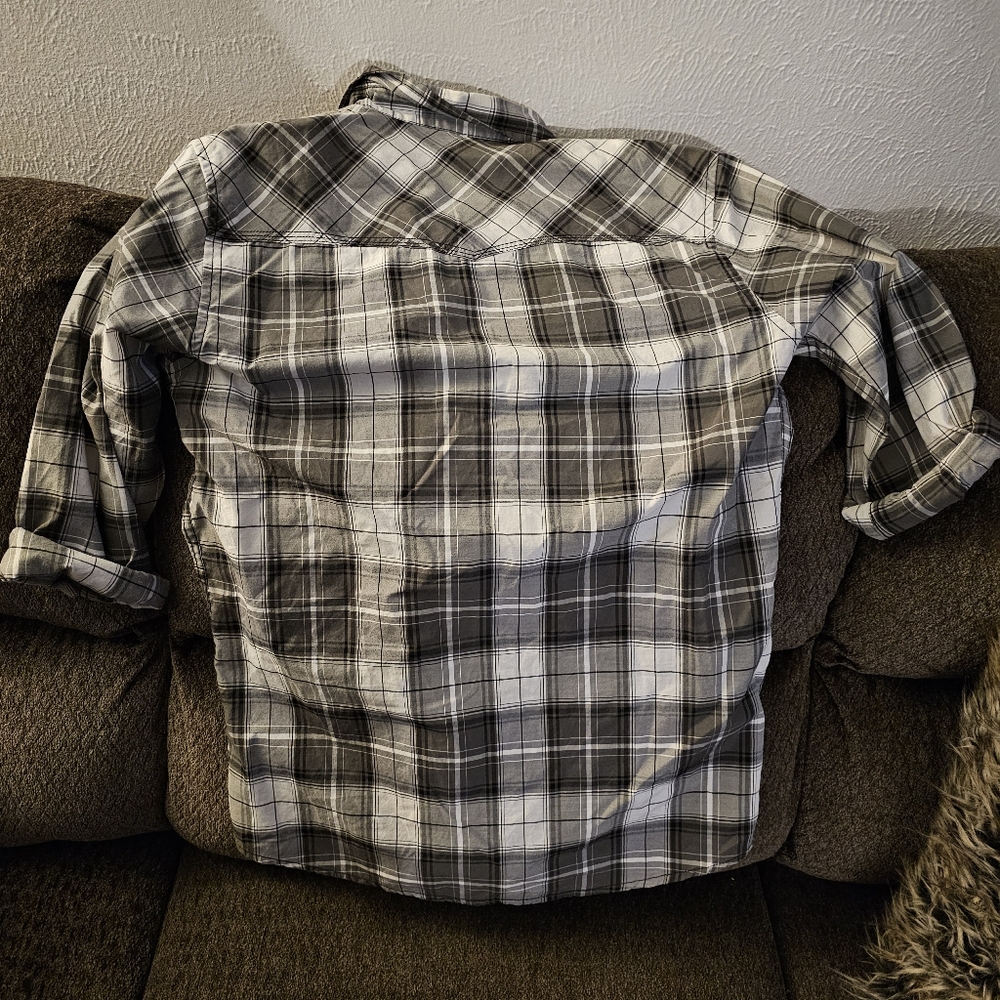 Button up - Picture 2 of 3